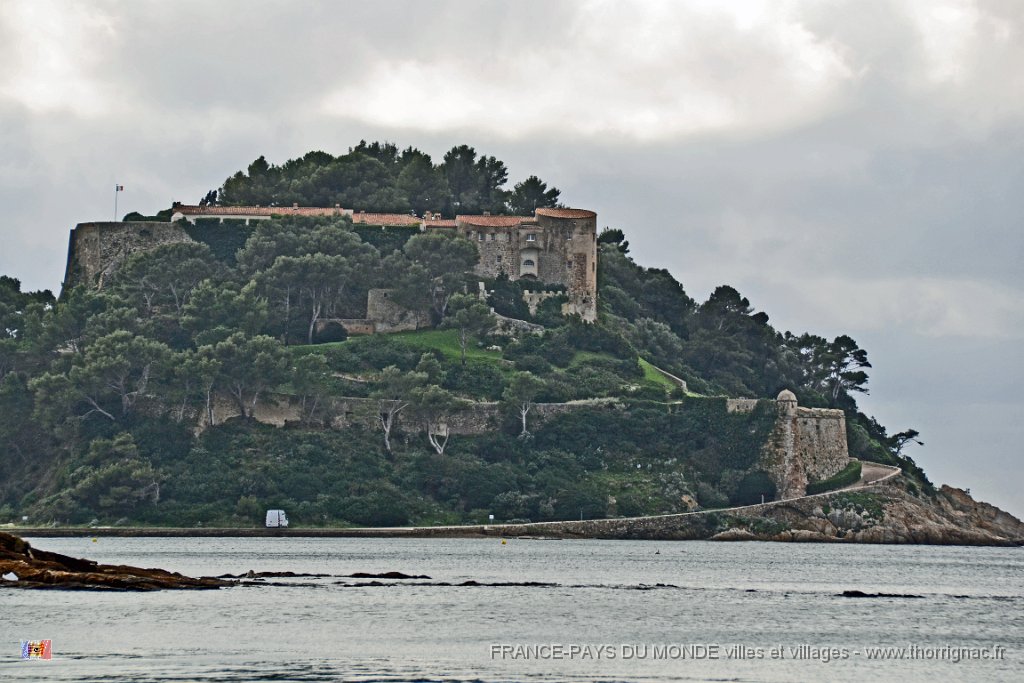 Fort de Bregancon 1.JPG - Fort de Brégançon.  Le 05 décembre 2014 sous la pluie.